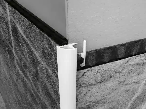 Γωνιακό Προφίλ PVC Κλειστού Τύπου H=8mm – 270cm